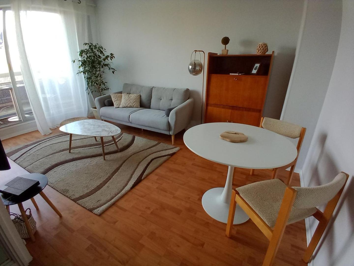 Appartement Avec Parking Et Balcon Vue Cathedrale Chartres Exterior photo
